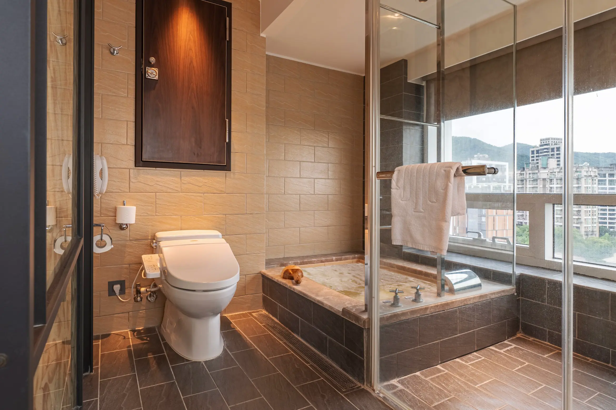 垠際全瞰景客房 PK